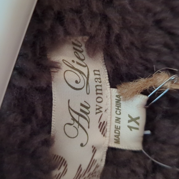 NWT Fall/winter vest Au Lieu - Picture 5 of 7